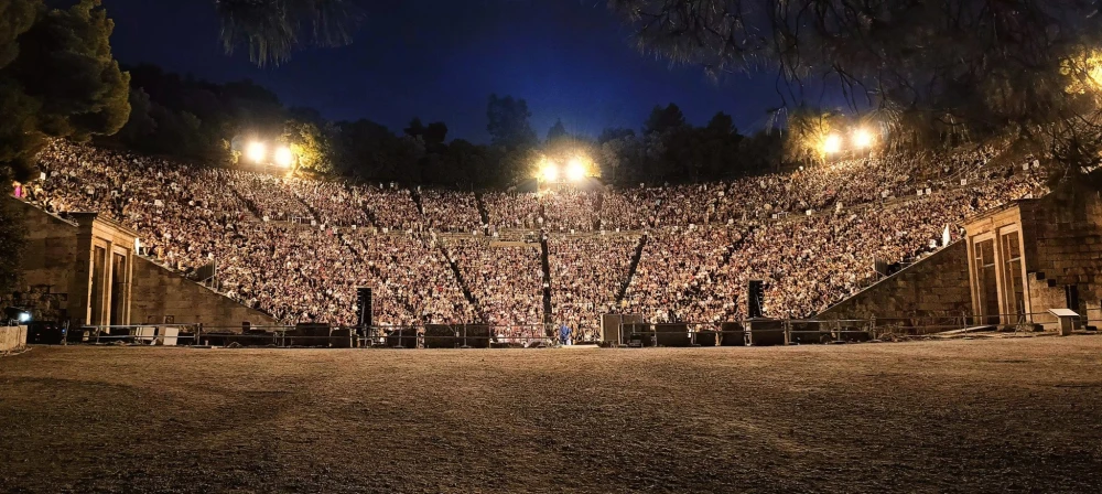 1-oedipus-sold-out-2025-epidaurus-photo-credit-aris-asproulis.jpg