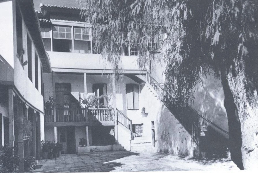 h-eikona-toy-ktirioy-epi-epokhi-othonos.jpg