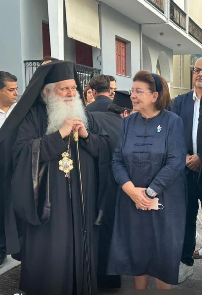 o-sevasmiwtatos-mitropolitis-argholidos-kk-nektarios-kai-i-ypoyrghos-politismou-lina-mendwni.jpeg