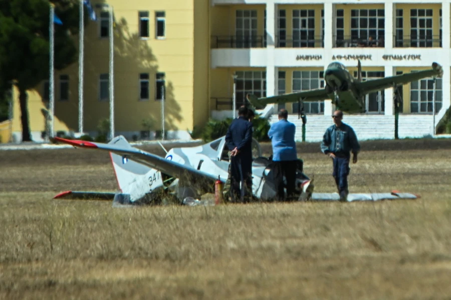 tatoi-ptosi-aeroskafous20.jpg