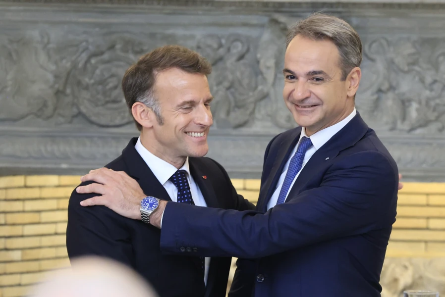 mitsotakis-macron1-9E9Yt.jpg