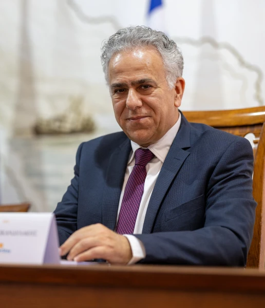 giwrghos-tsikandilakis.jpg