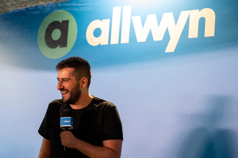 Allwyn: Πόσο καλά ξέρουν διαχρονικούς στίχους από τα Ημισκούμπρια οι fans του συγκροτήματος; (vid) 11 7.jpg