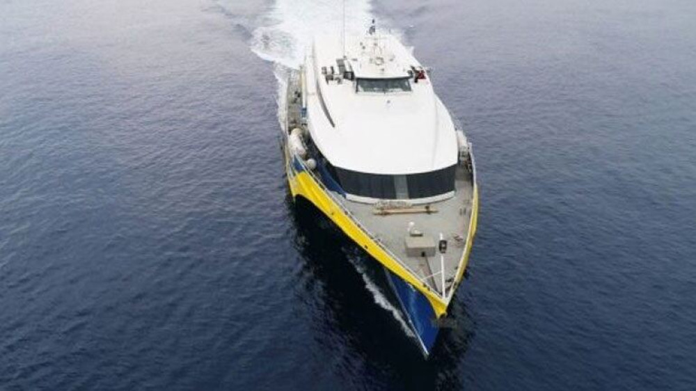 Μηχανική βλάβη στο επιβατηγό Superspeed στο λιμάνι της Νάξου