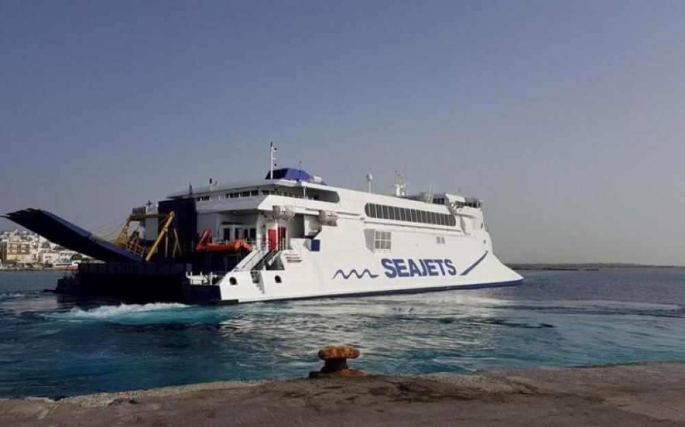 Μηχανική βλάβη του πλοίου ΝΑΞΟΣ ΤΖΕΤ στην Ίο