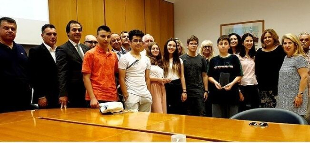 ΕΕΤ: Βραβεία σε μαθητές που διακρίθηκαν σε διαγωνισμό γνώσεων για το χρήμα