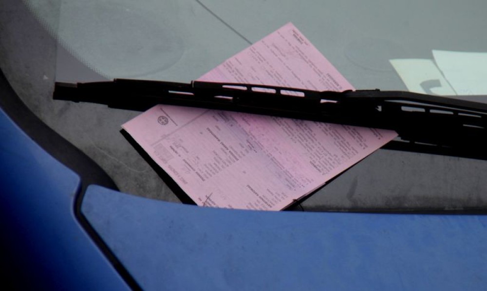 Πρόστιμο&#8230; για παράνομη στάθμευση σε 12χρονο μαθητή&#33;