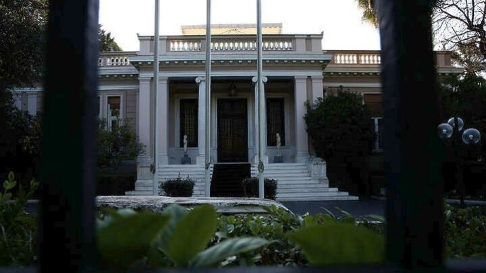 Πέφτουν κεφάλια στο Μαξίμου μετά το βατερλό στην κάλπη