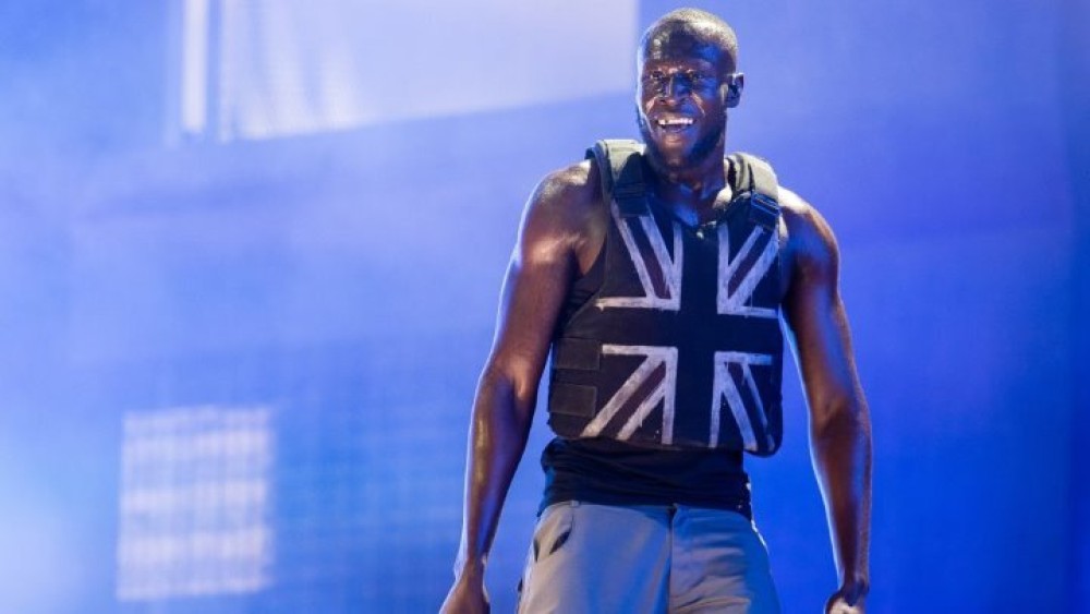 Ο Banksy σχεδίασε το αλεξίσφαιρο γιλέκο του Stormzy