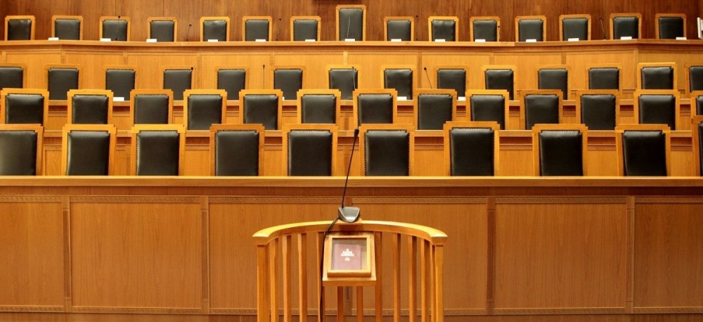 Πούλησε το υποθηκευμένο εξοχικό του για να πληρώσει τον ηλεκτρολόγο