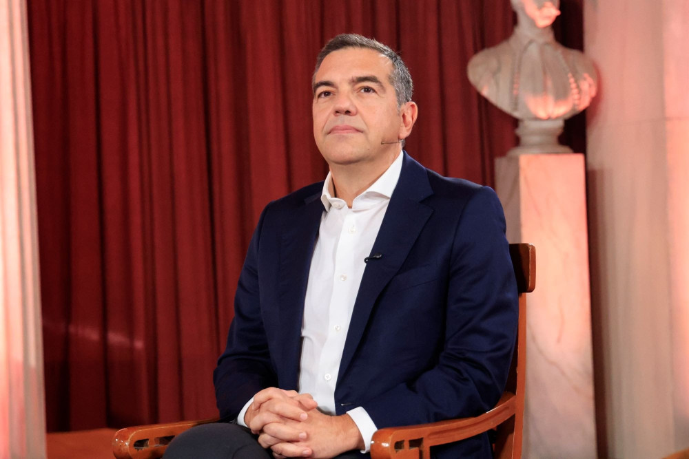 Η φανέλα με το νούμερο 1 του Τσίπρα και το όνειρο για «δεύτερο γύρο»