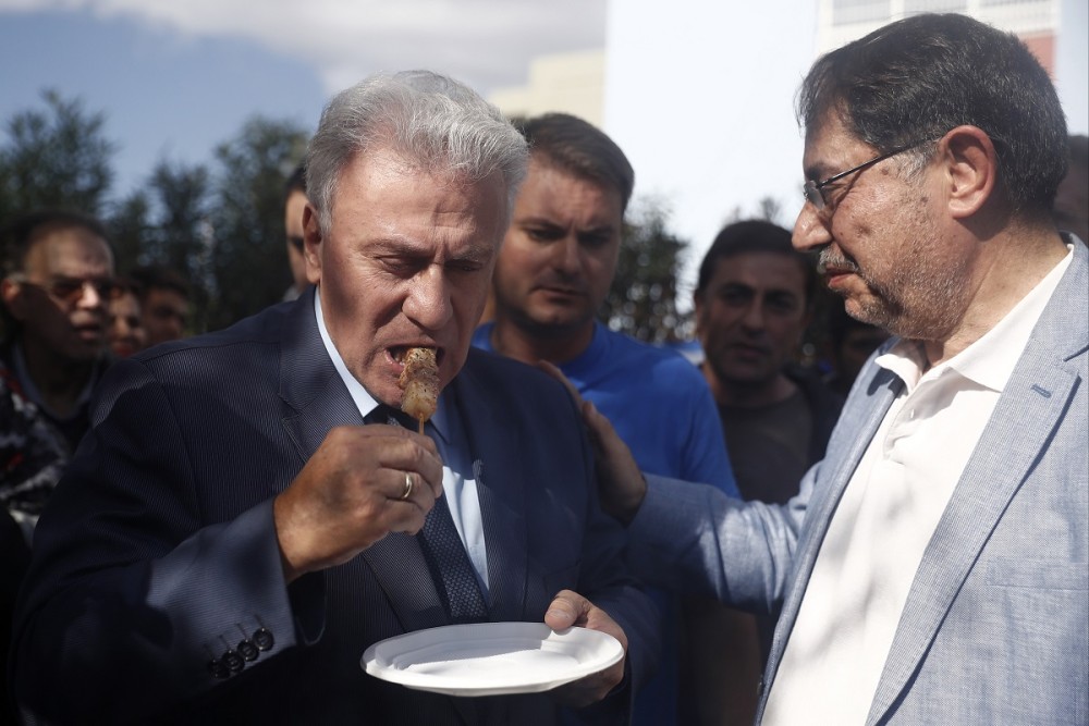 Ο Παναγιώτης Ψωμιάδης έγινε… ψιλικατζής! (vid)