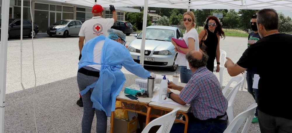 Κορωνοϊός: Ικανοποιημένοι από τους χειρισμούς της κυβέρνησης δύο στους τρεις Έλληνες