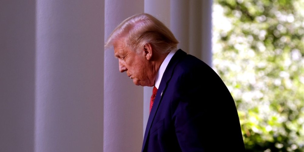 Τραμπ: Βγήκε από το νοσοκομείο για βόλτα!