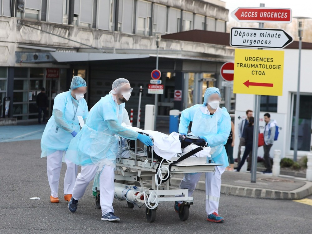 Γαλλία – Kορωνοϊός: Περισσότεροι από 850 οι ημερήσιοι θάνατοι