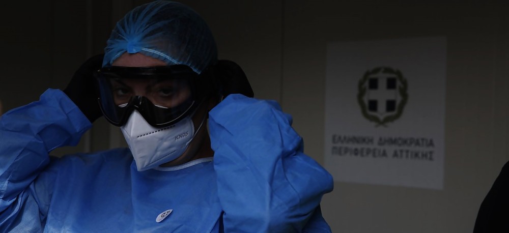 Κορωνοϊός: 34 νεκροί και 2.556 νέα κρούσματα