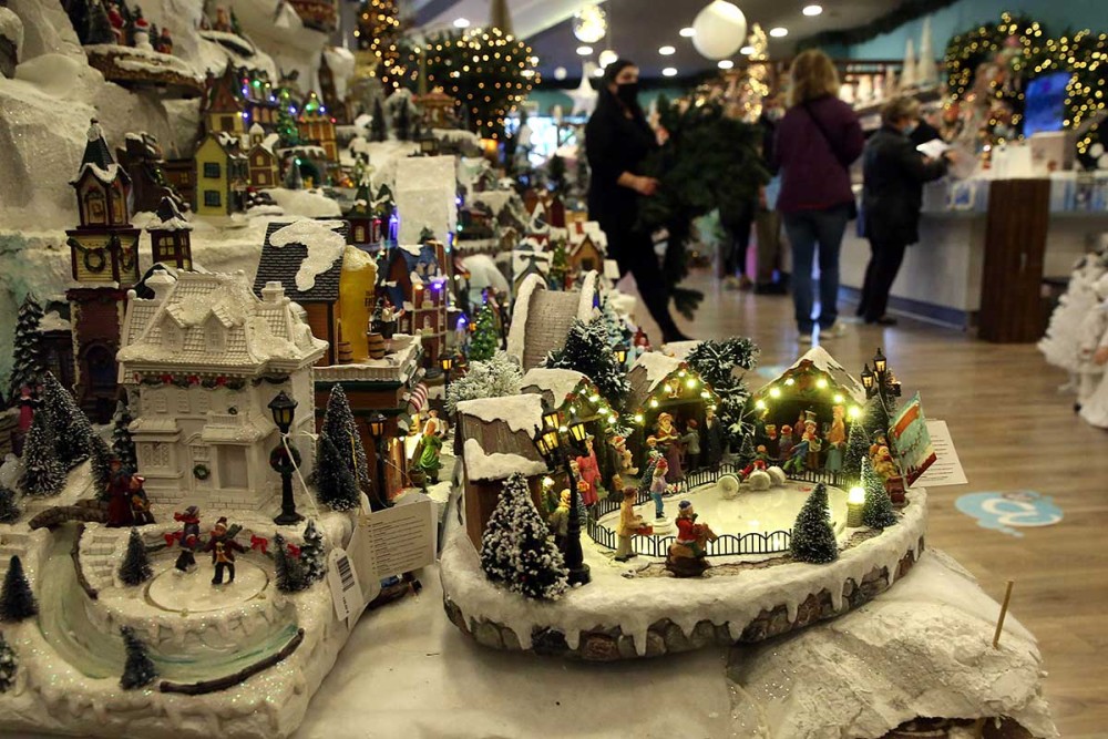 Θεσσαλονίκη: “Πρεμιέρα” για τα εποχικά καταστήματα με ουρές