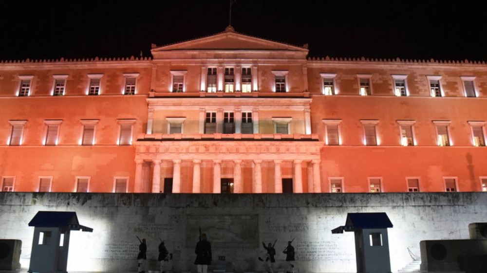 Φωταγώγηση της Βουλής για την Παγκόσμια Ημέρα Εξάλειψης της Βίας κατά των Γυναικών