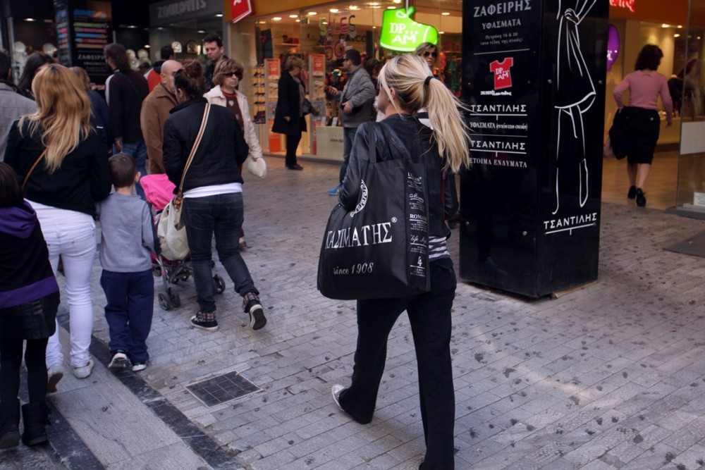 Πλειοψηφία οι γυναίκες στην Ελλάδα – 34.439 οι μετανάστες