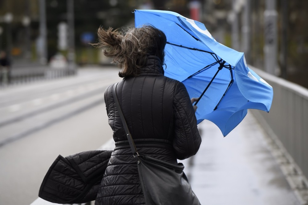 Βροχές και καταιγίδες σε όλη τη χώρα