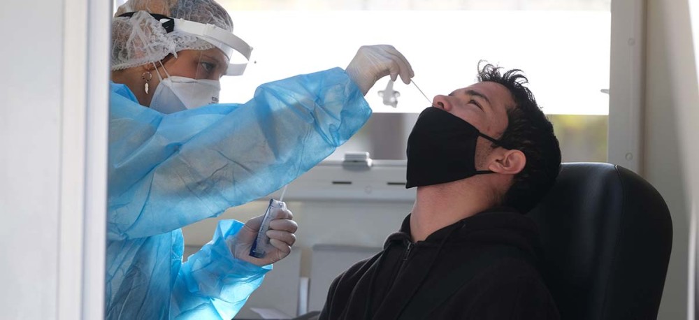 Κορωνοϊός: 342 κρούσματα – 469 διασωληνωμένοι – 53 νεκροί