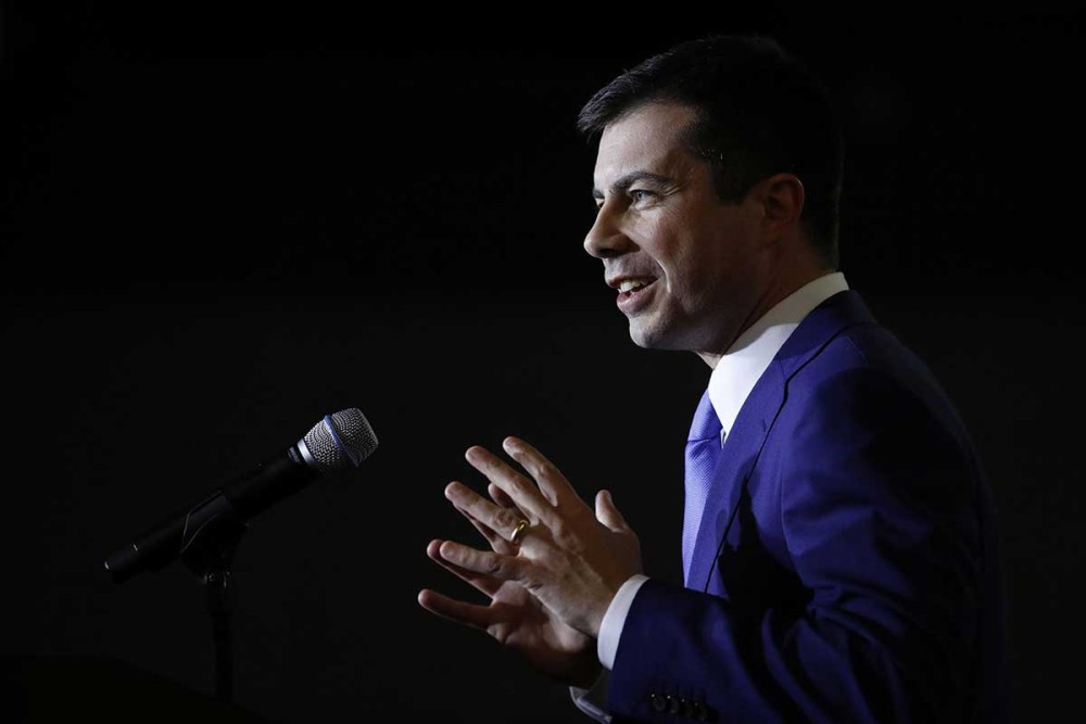 Πιτ Μπούτιτζατζ: Ο πρώτος ανοικτά ομοφυλόφιλος Αμερικανός υπουργός