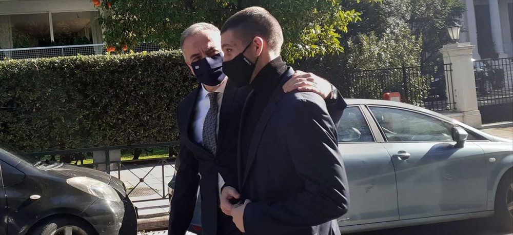Με τον γιο του Θανάση στην ορκωμοσία ο Καλαφάτης