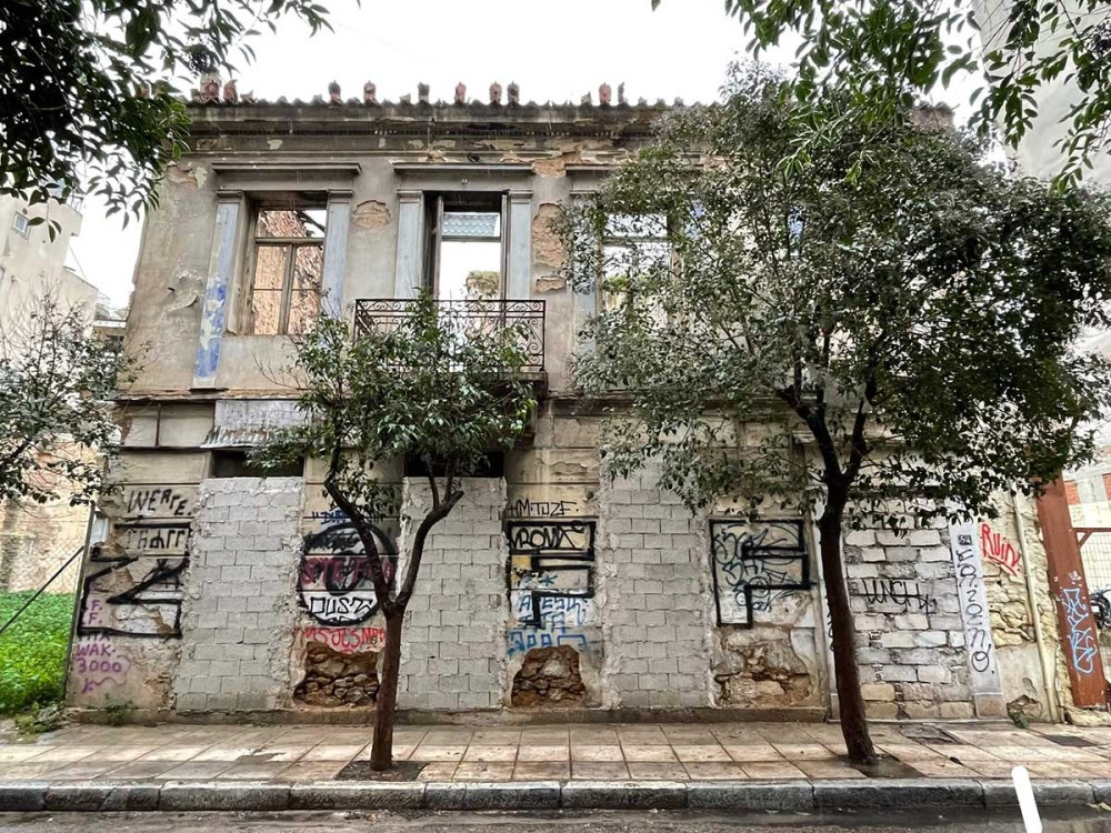 “Απελευθερώνονται” 63 κτίρια της Αθήνας
