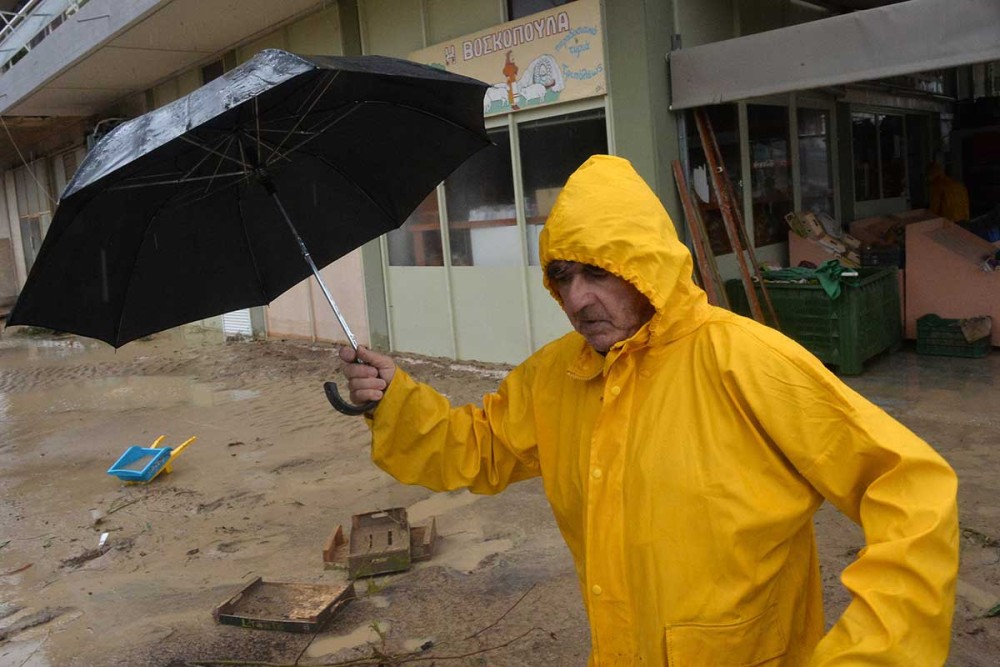 Καιρός: Τσουχτερό κρύο σήμερα-Βροχές, καταιγίδες και χιόνια