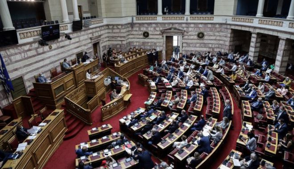 Καυτό τρίμηνο στη Βουλή