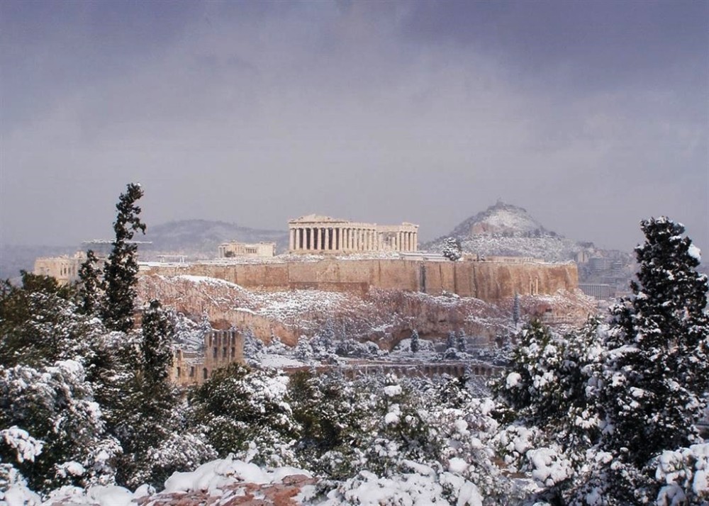 Κακοκαιρία «Μήδεια»: Χιόνια και στο κέντρο της Αθήνας