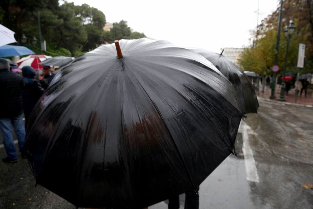 Κακοκαιρία την Κυριακή: Βροχές και αισθητή πτώση της θερμοκρασίας