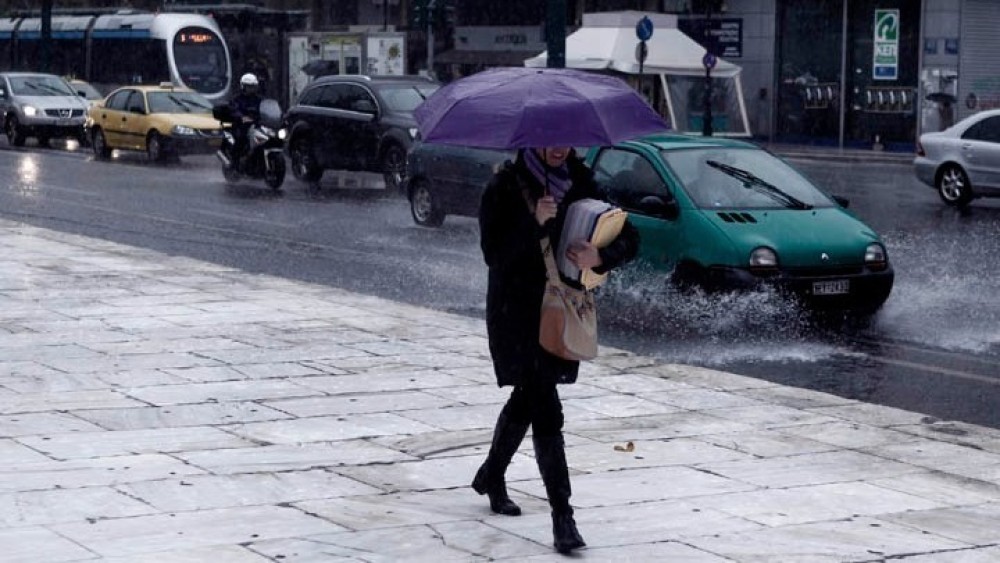 Καιρός: Τοπικές βροχές και αφρικανική σκόνη και σήμερα Τρίτη