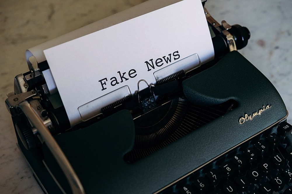 Ξεπέρασαν κάθε όριο τα «ωμά» fake news της Κουμουνδούρου