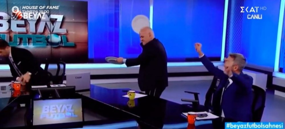 Τουρκία: Έσπασαν πιάτα και χόρεψαν συρτάκι για τον Πέλκα σε κανάλι