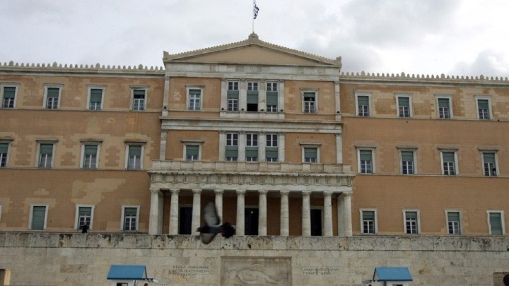 Τροχαίο στη Βουλή: Μετακινήθηκε σε άλλη υπηρεσία ο τροχονόμος