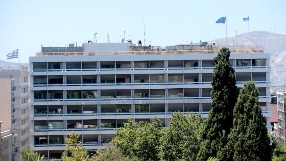 ΥΠΟΙΚ: Αγορά 10 ασθενοφόρων από δωρεές στον Ειδικό Λογαριασμό