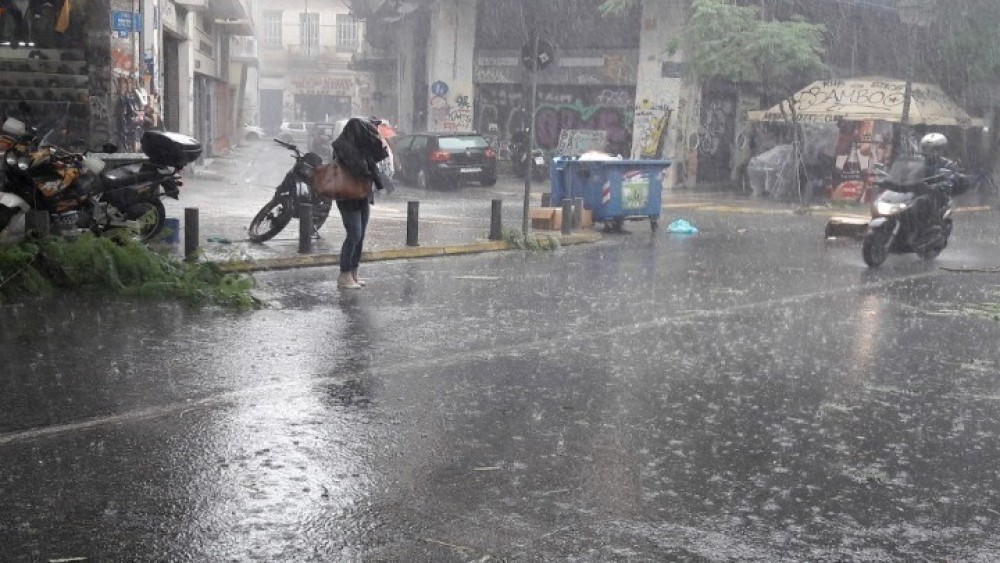 Χαλάει ο καιρός: Βροχές και πτώση της θερμοκρασίας