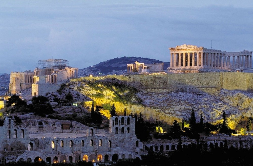 Μενδώνη καλεί Τσίπρα για… ξενάγηση στην Ακρόπολη