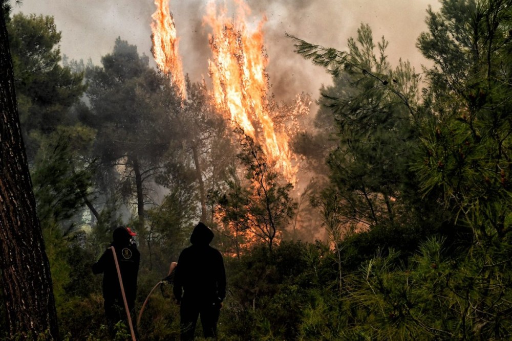 Δύο φωτιές σε εξέλιξη στην Κορινθία και στην Ηλεία