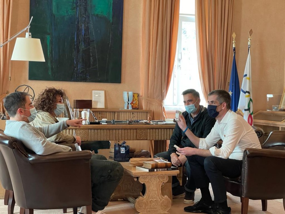 Οι μπάρες του 3S “γλύκαναν” το Δημαρχείο της Αθήνας