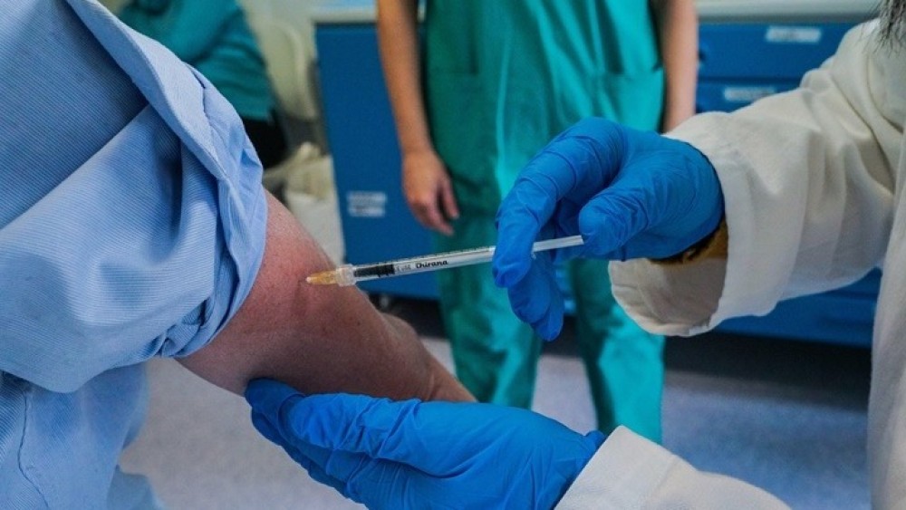 Τέλη Μάη ο εμβολιασμός γενικού πληθυσμού-Πιθανή προτεραιότητα σε επαγγελματικές ομάδες