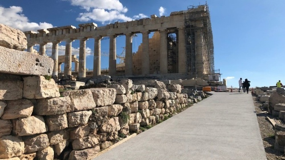 Πινακίδα με τα ονόματα των Γλέζου και Σάντα θα τοποθετηθεί στην Ακρόπολη