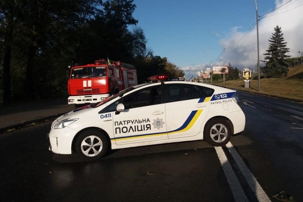 Ένοπλος απειλεί να ανατινάξει γέφυρα στο Κίεβο – Άνοιξε πυρ εναντίον αστυνομικών (εικόνες – video)
