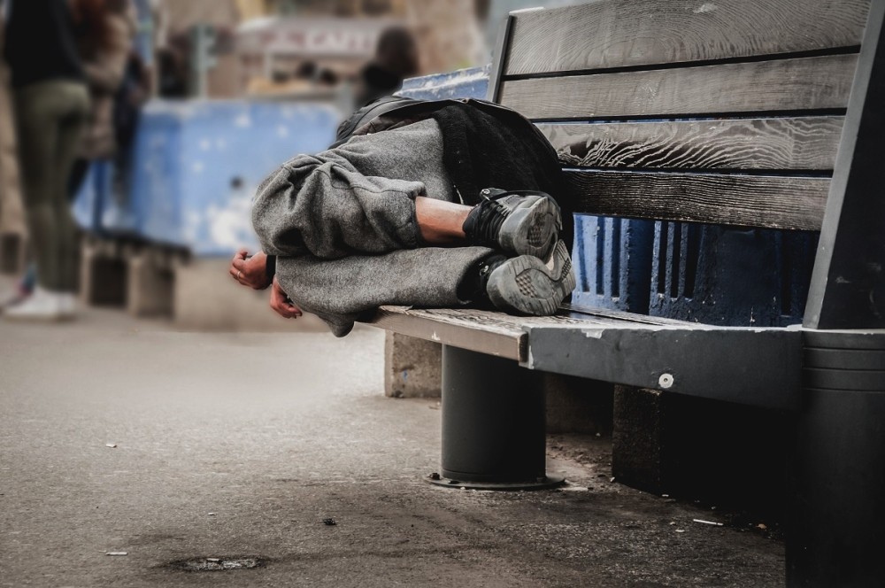 Στο ελάχιστο εγγυημένο εισόδημα και οι άστεγοι