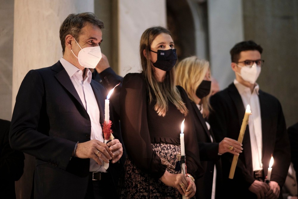 Στον Άγιο Διονύσιο έκανε Ανάσταση η οικογένεια Μητσοτάκη