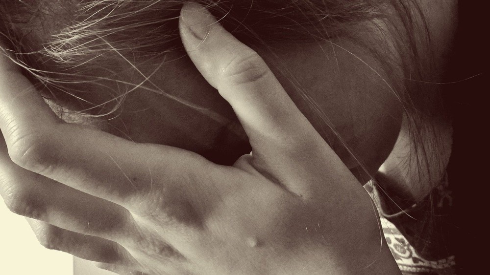 Θεσσαλονίκη: Της υποσχόταν καριέρα μοντέλου για να την εξωθήσει στην πορνεία
