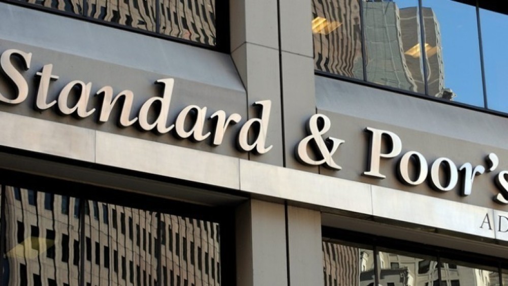 S&P: Η Ελλάδα μπορεί να απορροφήσει τις συνέπειες σε πιθανή αύξηση των επιτοκίων παγκοσμίως