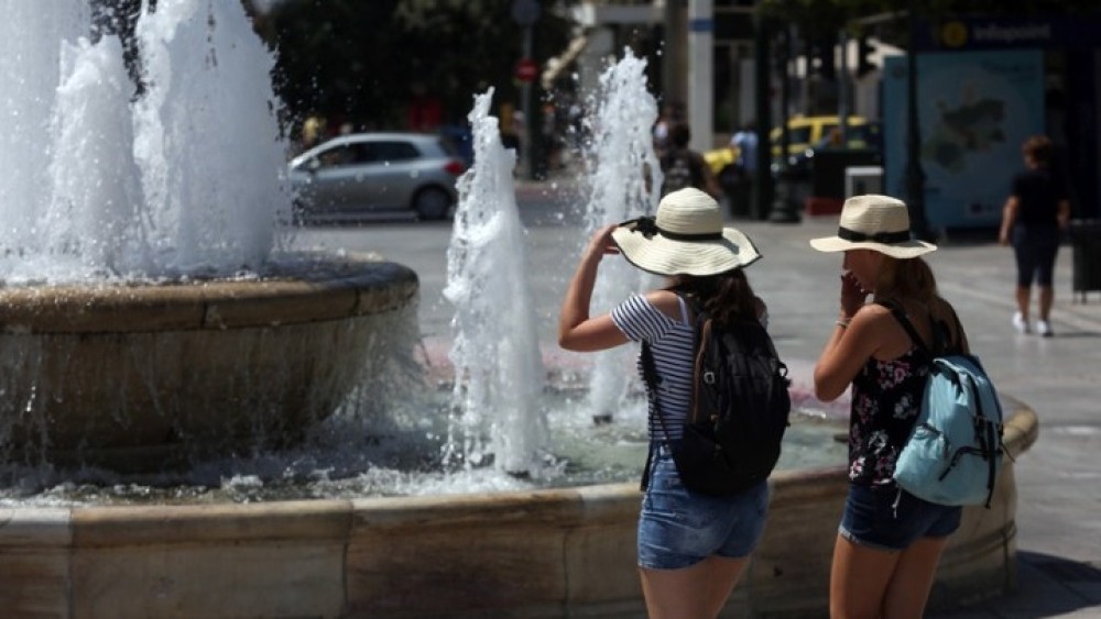 Καιρός: Υψηλές θερμοκρασίες και σκόνη &#8220;πνίγουν&#8221; τη χώρα-Στους 41 βαθμούς το θερμόμετρο