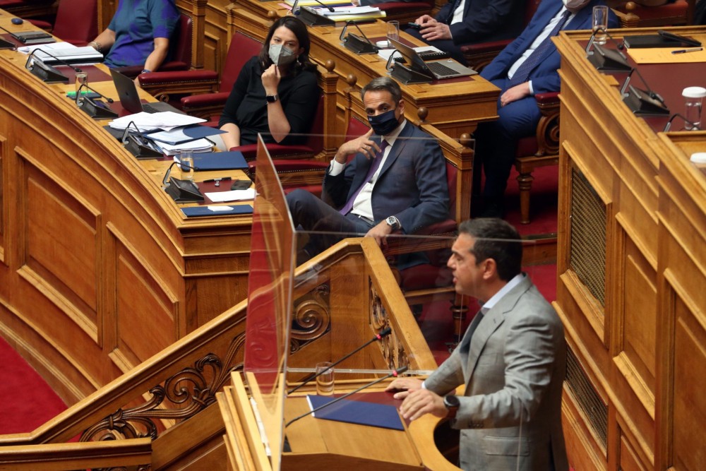 Σφυροκόπημα Μητσοτάκη σε Τσίπρα για τα «εύηχα ψέματα που καίνε μυαλά»